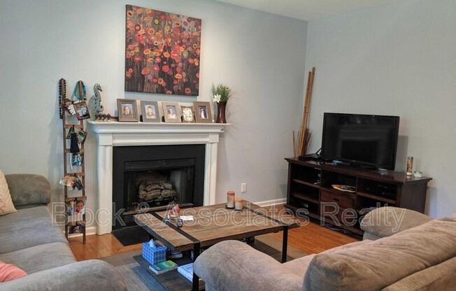 214 CASTLE HAYNE DR
