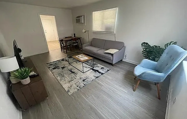 1608 and 1610 Green Street- Red Fox