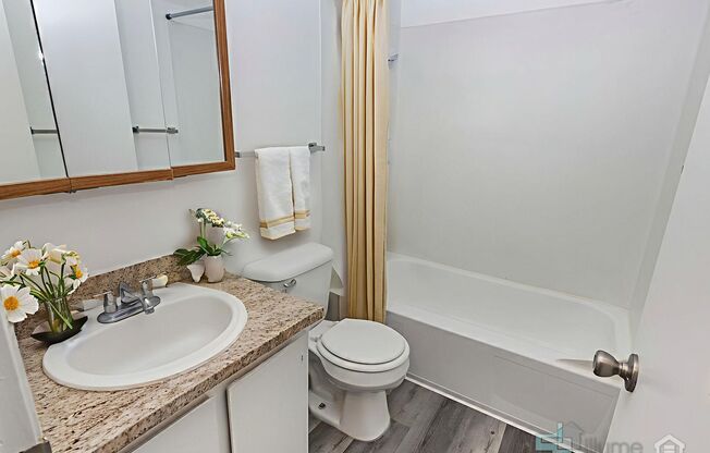 2 beds, 1 bath, 702 sqft, $1,550, Unit 33