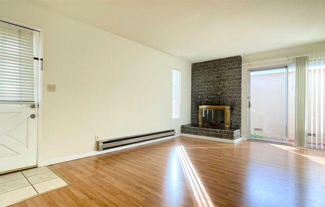 2BD/1BA - Santa Clara Gem: Updated Home Near Apple Campus, Pet-Friendly, Great Location