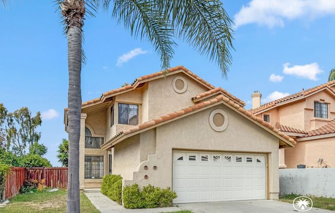 Beautiful 4B/2.5BA House in Vista w/ Attached Garage & AC! 1–2 Year Fixed Rate!