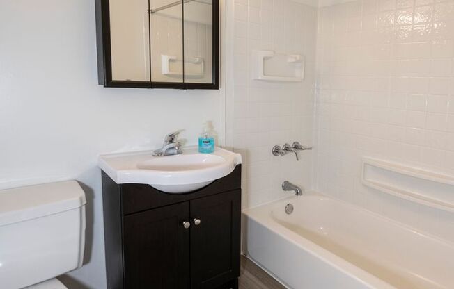 2 beds, 1 bath, 907 sqft, $1,770, Unit 101-C1
