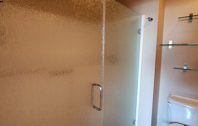 2 beds, 2 baths, $2,000, Unit # 326