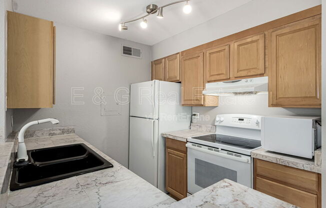 2 beds, 2 baths, 864 sqft, $1,450, Unit F202