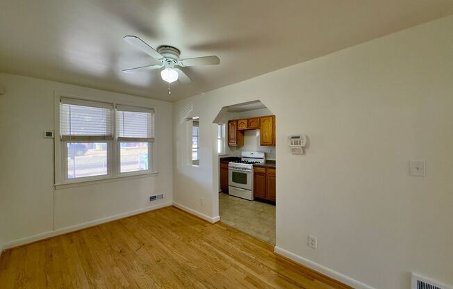 Charming 2 Bedroom/2 Bathroom Townhome in Greektown, MD!