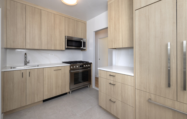 3 beds, 2.5 baths, $14,500, Unit 15F