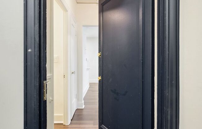 1 bed, 1 bath, 550 sqft, $2,100