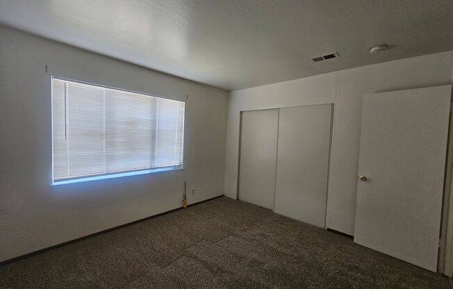 2 beds, 1 bath, 950 sqft, $2,375, Unit 4831 Overend Ave