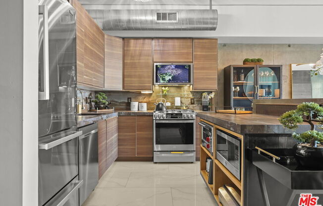 1 bed, 1.5 baths, 1,200 sqft, $4,995, Unit 916