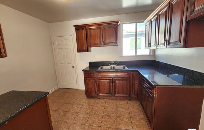 3 beds, 1 bath, 800 sqft, $2,795, Unit 1530