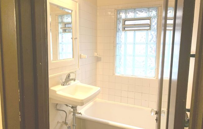 Studio, 1 bath, $725, Unit 206