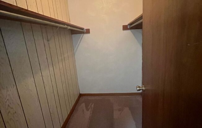 1 bed, 1 bath, 500 sqft, $1,130, Unit R-12