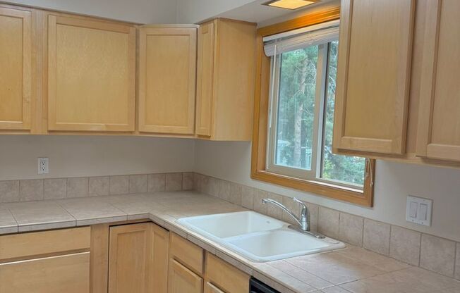 2 beds, 1 bath, 840 sqft, $1,695, Unit D03