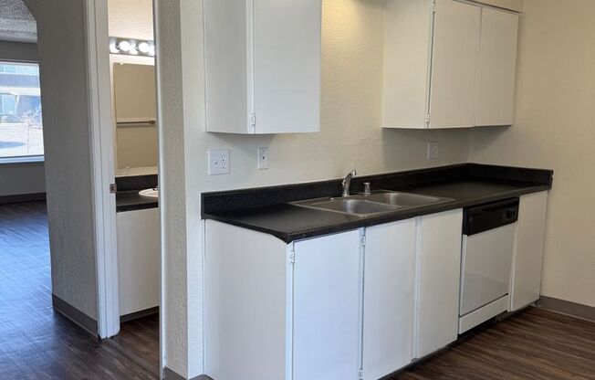 2 beds, 1.5 baths, 942 sqft, $1,325, Unit 4321B02