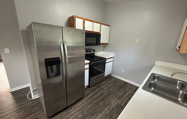 3 beds, 2 baths, $1,395