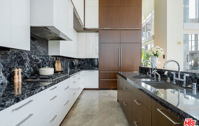 6 beds, 9.5 baths, 19,313 sqft, $80,000, Unit PH