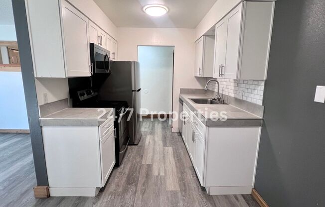 Modern 2BD I 1BA Triplex - Hillsboro