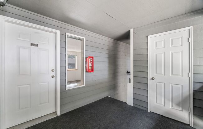 1 bed, 1 bath, 596 sqft, $1,300, Unit L-103