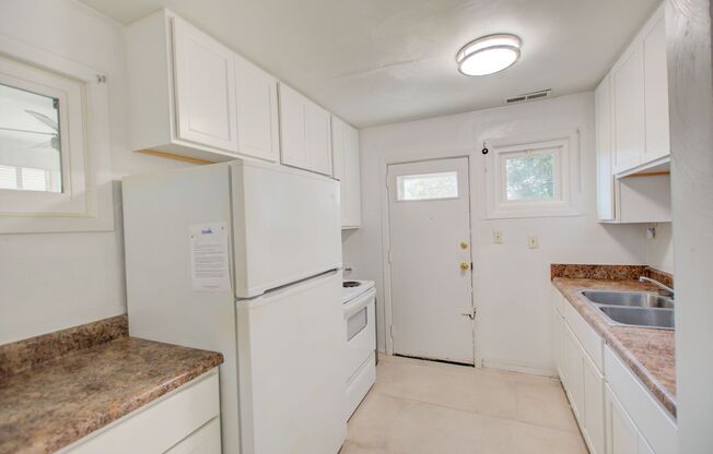 2 beds, 1 bath, $1,350