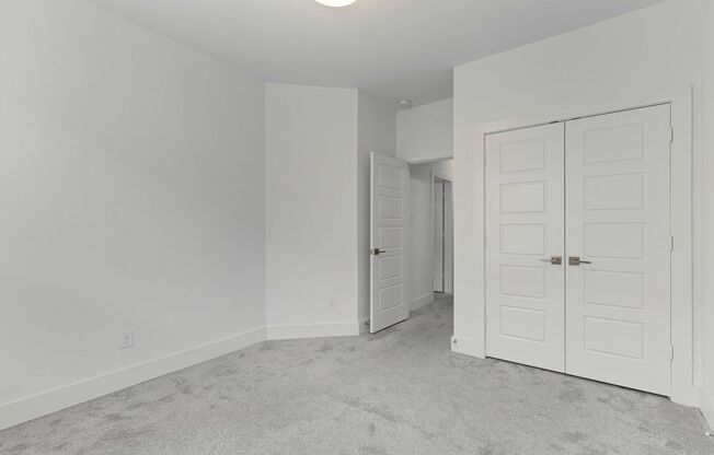 3 beds, 2.5 baths, $2,100