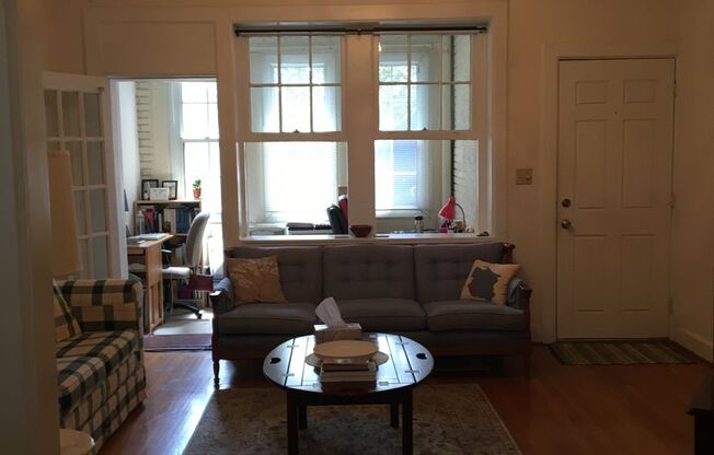 2 beds, 1 bath, $1,300