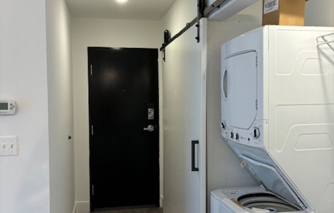 2 beds, 1 bath, $2,599, Unit 302