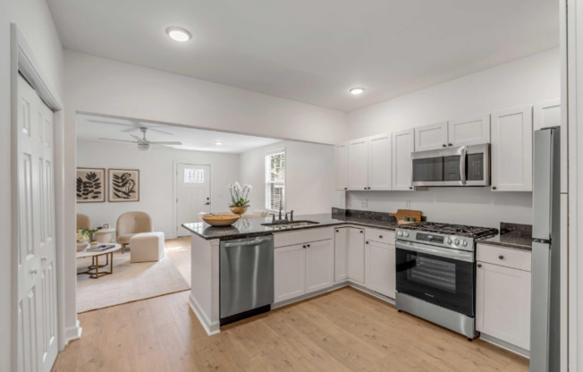 207 W Poplar Street