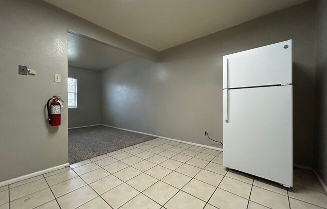 2 beds, 1 bath, 750 sqft, $700, Unit A