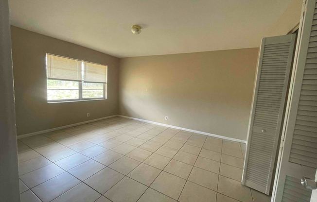 1570 A E BREEZY LN