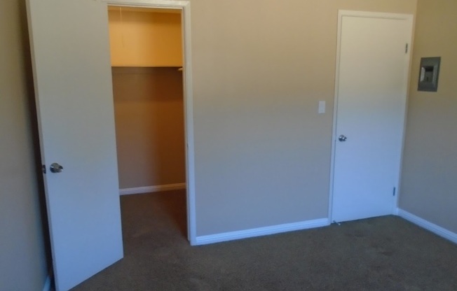 2 beds, 1 bath, 730 sqft, $1,995