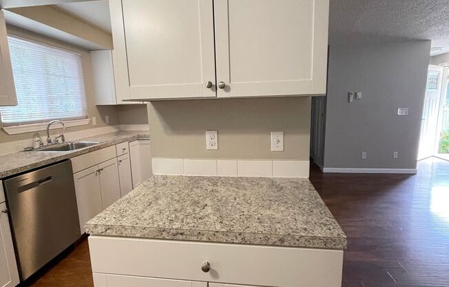 2 beds, 1 bath, 945 sqft, $1,500, Unit 101