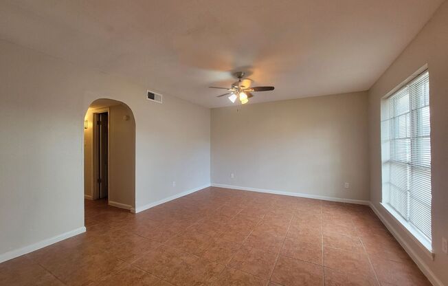 2 beds, 1 bath, $899, Unit 1