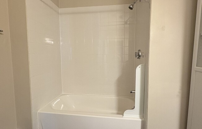 3 beds, 2 baths, 1,372 sqft, $3,700, Unit 1