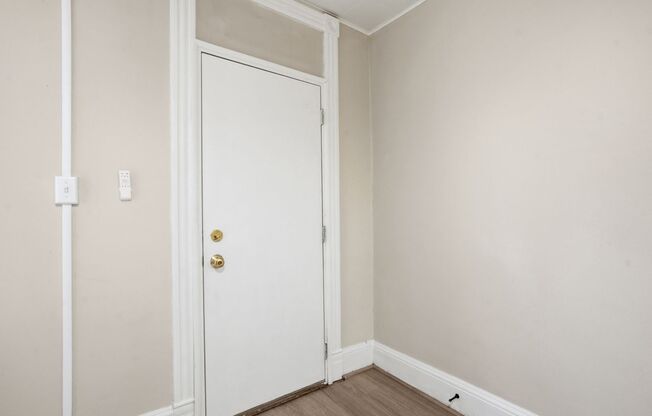 **Private Bloomfield 2BR Retreat – Walk to Liberty Ave, Steps from It All (15224)**