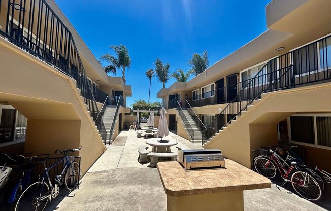 1 bed, 1 bath, $2,100, Unit 2236 1/2