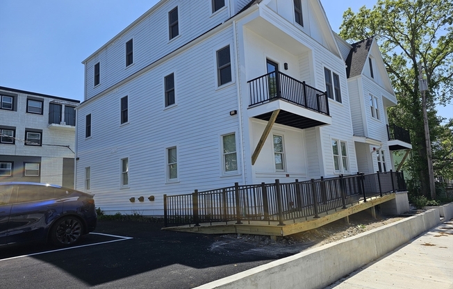 8 OAKHURST ST