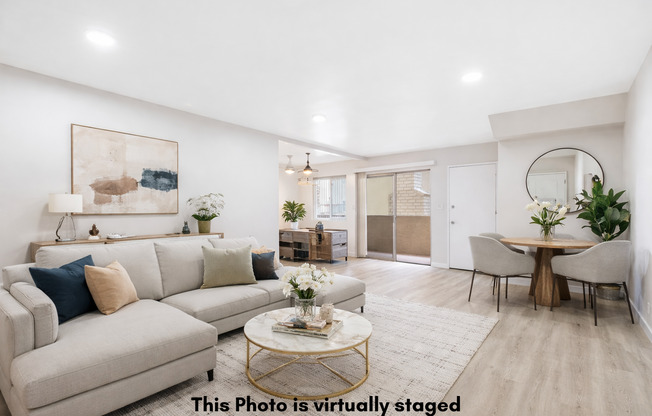 Tarzana Court Apartments