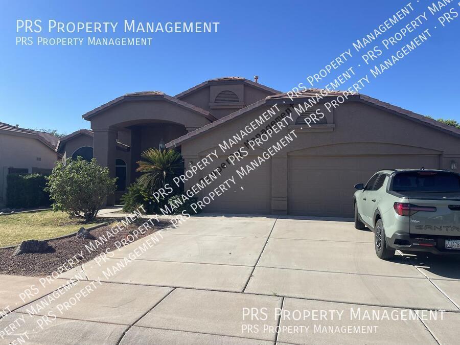 1153 E CONSTITUTION DR