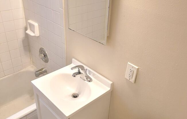 Studio, 1 bath, $845, Unit 5