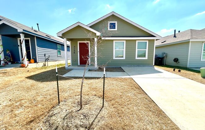 **MOVE-IN SPECIAL** AVAILABLE NOW! 3 Bedroom / 2 Bath Home w/ Community Park & Pool!