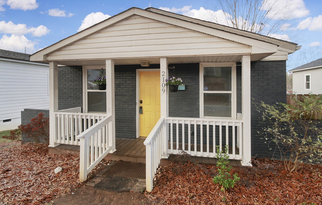 Charming updated 3 bedroom/2 bath in Selwyn Park with off street parking