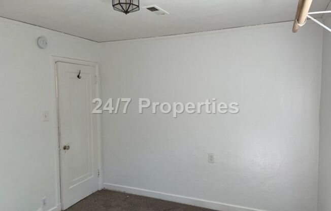 1 bed, 1 bath, 695 sqft, $1,595, Unit 01