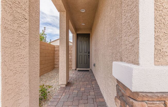 Fully Furnished 3 bedroom home!