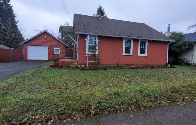 2bd, 1ba home located near downtown Cottage Grove