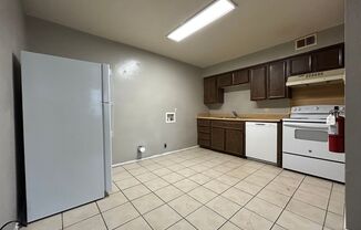 2 beds, 1 bath, 750 sqft, $700, Unit A