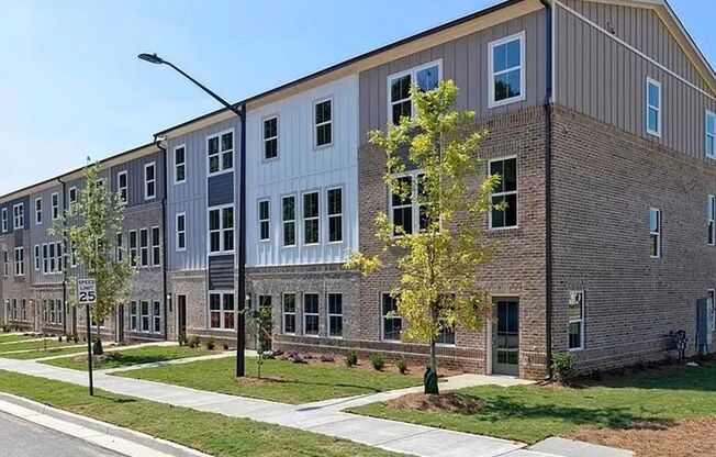 Spacious 3bd/4ba Townhome in Acworth w/ Almost 2000 Square Feet!