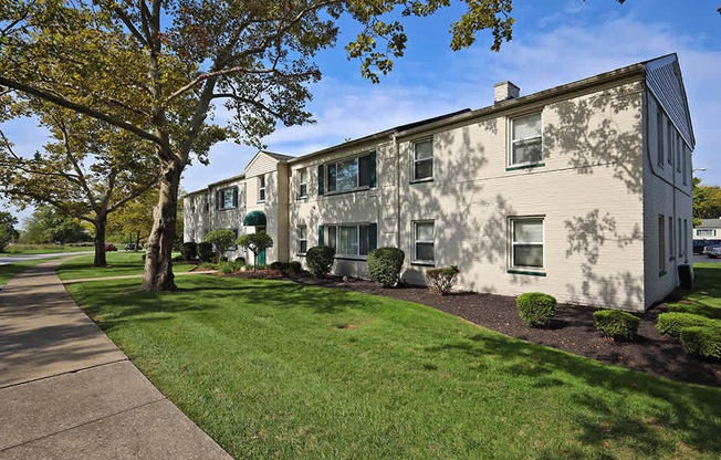Garden Style Living at Euclid Meadows Apartments in Euclid OH