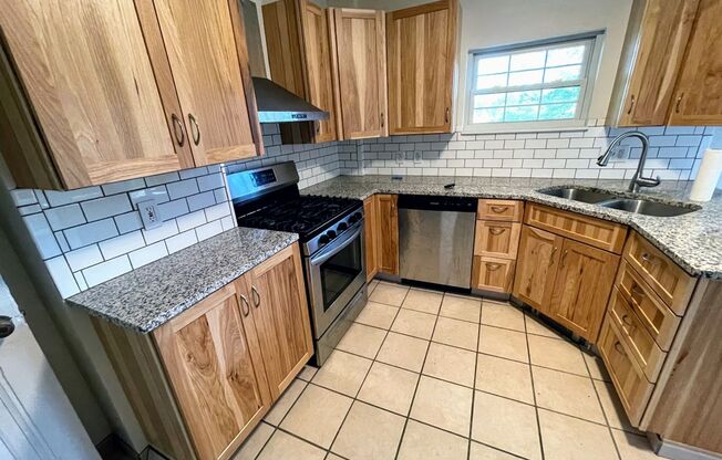 Beautiful Mt. Lebanon 4 bed 1.5 bath - Updated throughout, washer/dryer, off street parking.