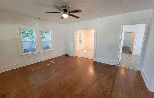 Great 3 bedroom 1 bath home in the heart of Downtown!