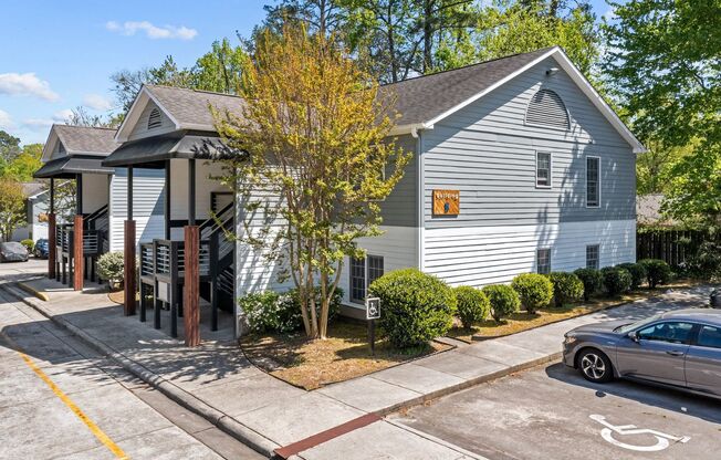 Spacious 1 Bed, 1 Bath apartment near Duke Campus and Hospital - Renovated & Pet Friendly!